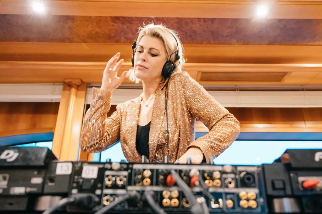 Key Traits to Seek in a Corporate Event DJ