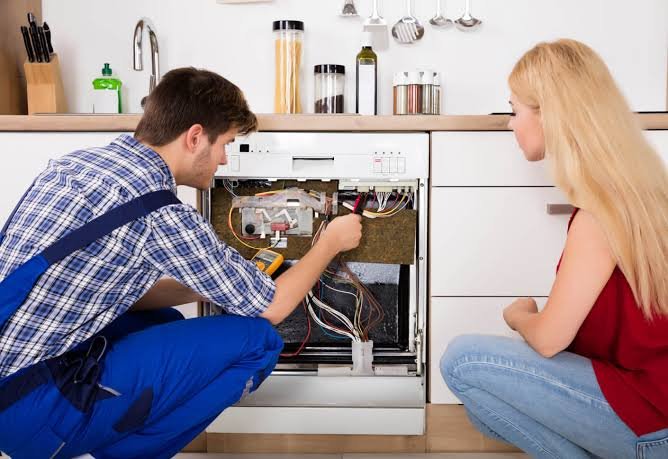 Common Problems and Fixes in Hoarder House AC Installation Services